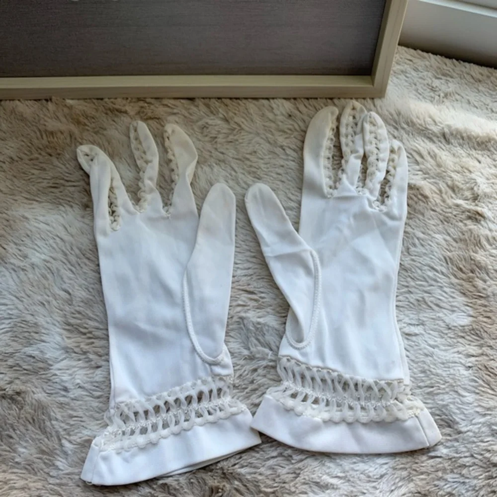 Vintage Women’s Gloves size runs very small